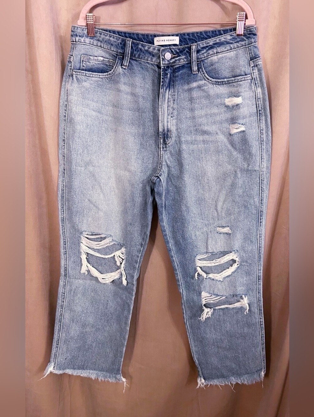 FLYING MONKEY CROPPED DISTRESSED JEANS
